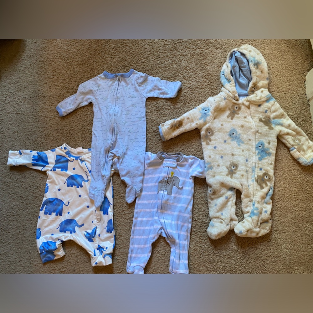 Newborn 0-3 months zip up footed sleepers